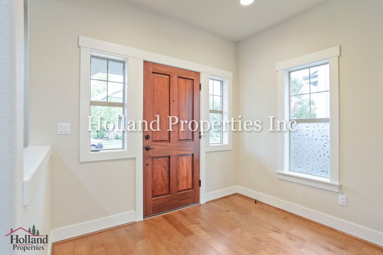 Inviting 4BR Wilsonville Home with Private Yard & Community Pool – photo 4