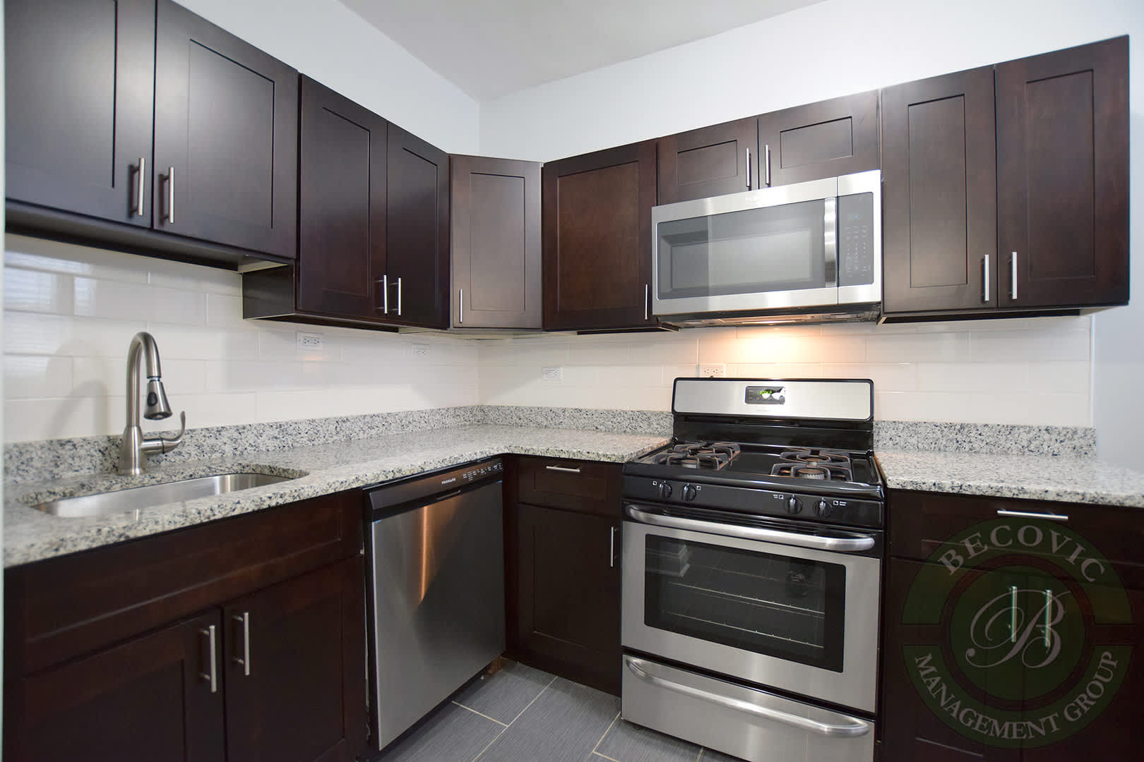 1104 W Glenlake Ave – photo 3