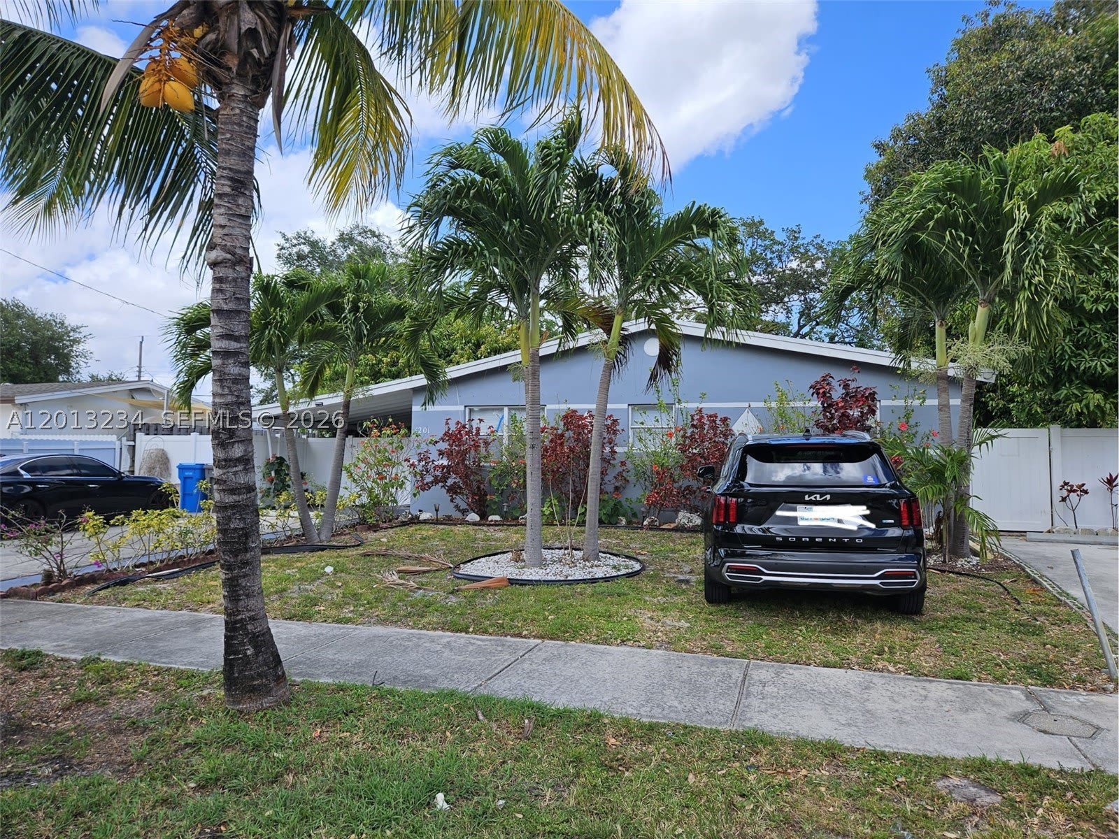 4201 SW 32nd Dr – photo 1