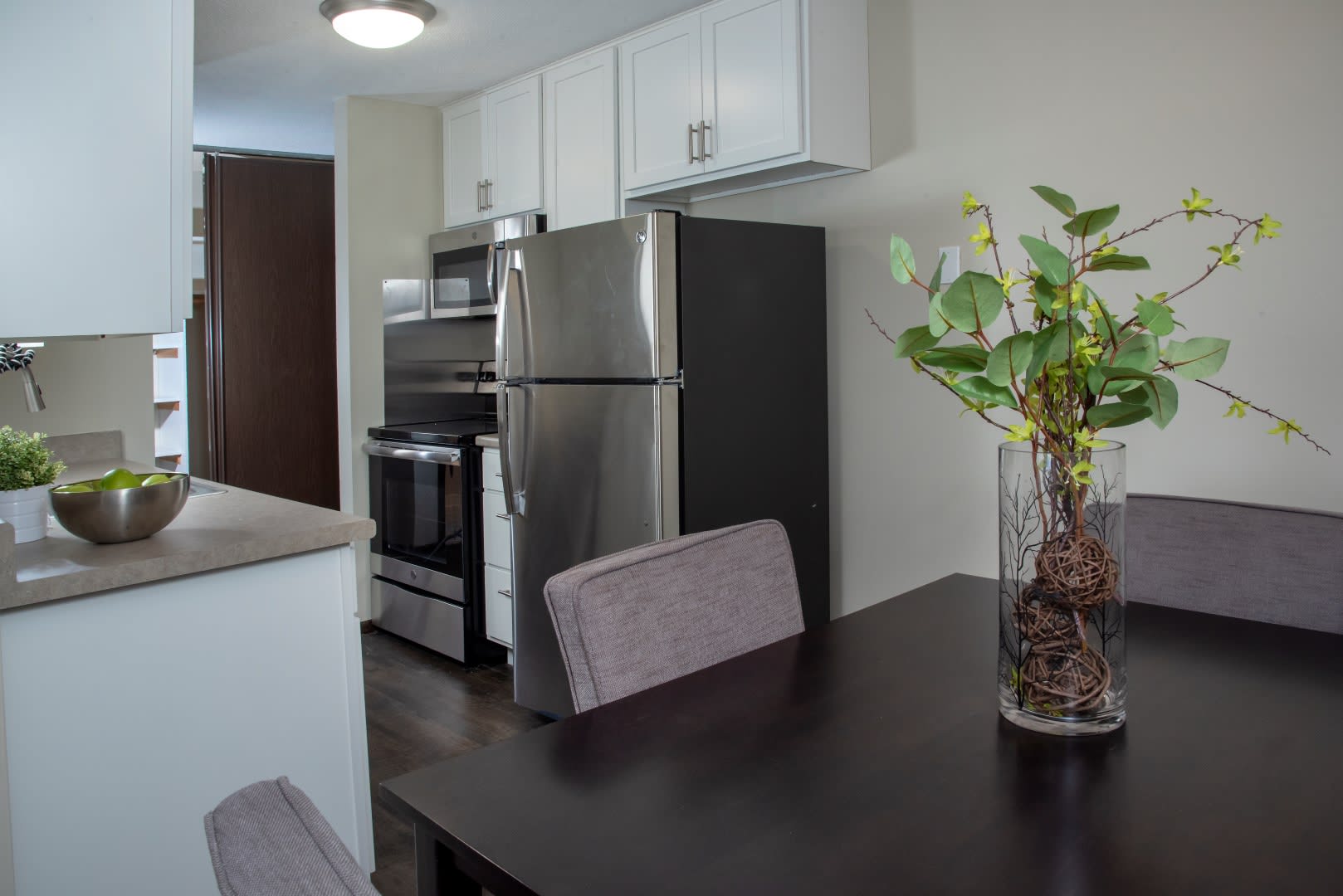 600 10th Ave Apartments – photo 1
