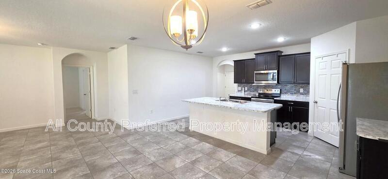 242 Guinevere Drive SW – photo 4
