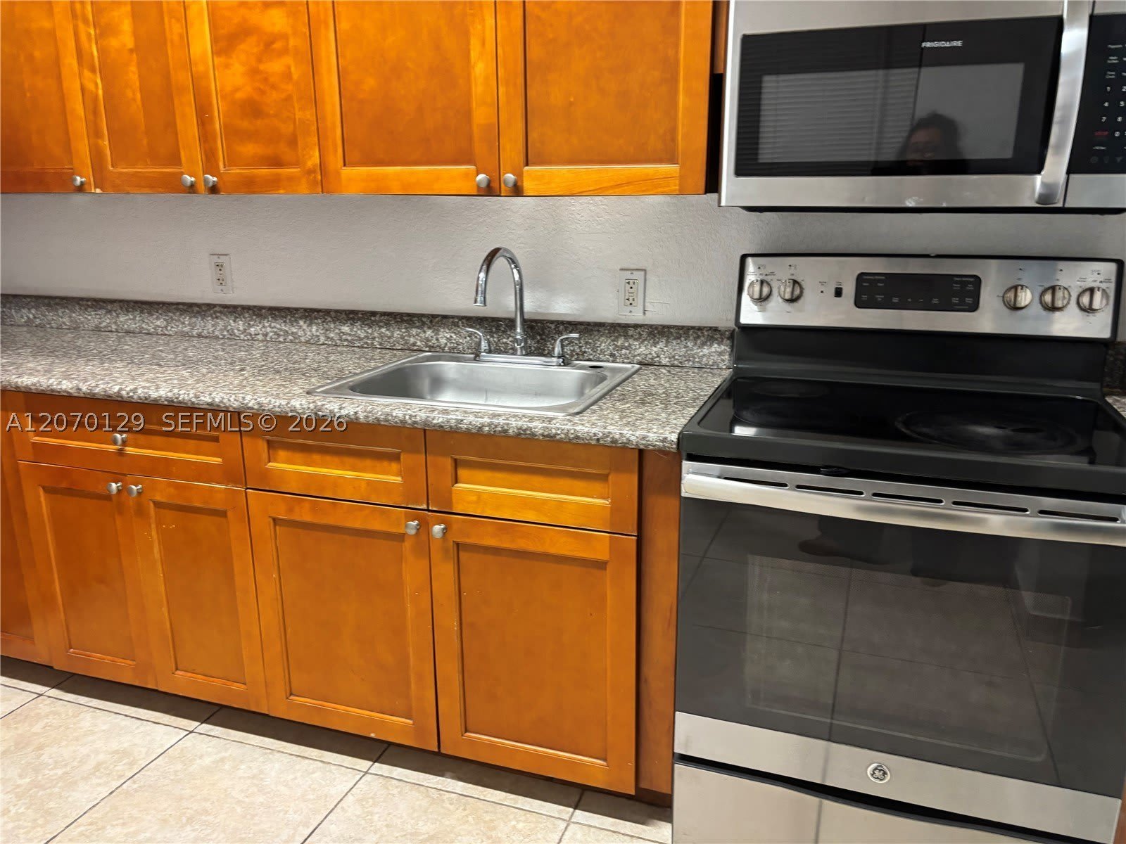 2059 SW 7th St – photo 3