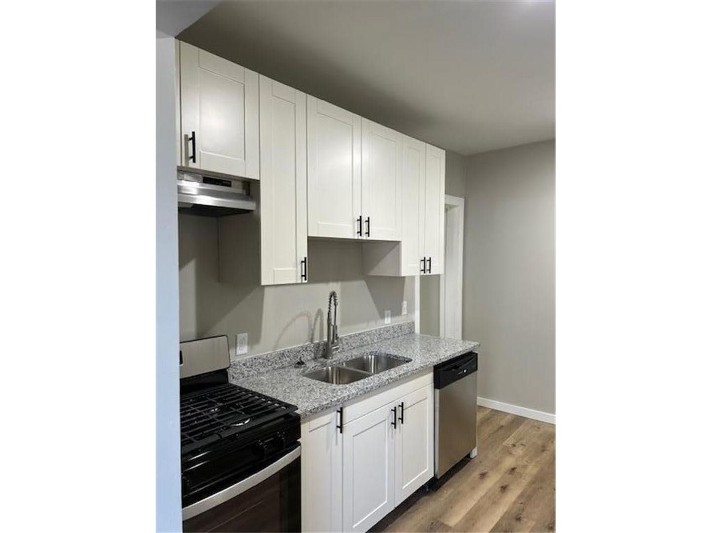 1023 17th Ave SE – photo 4