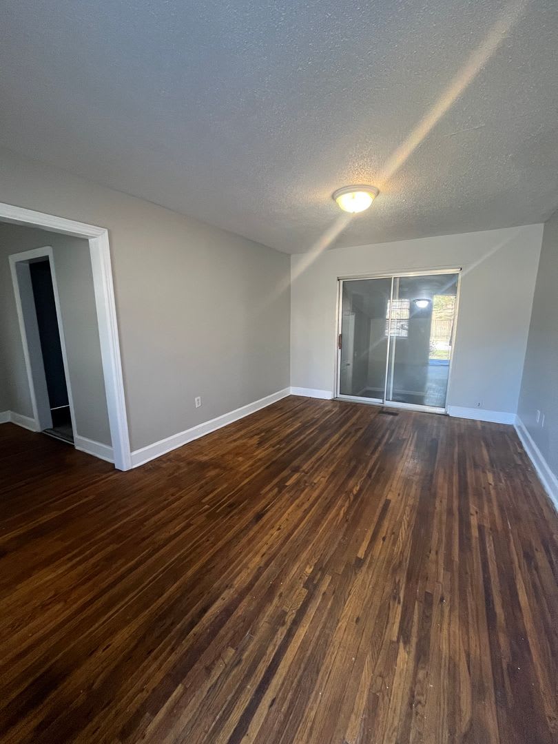 Newly Renovated House on a quiet Street – photo 3