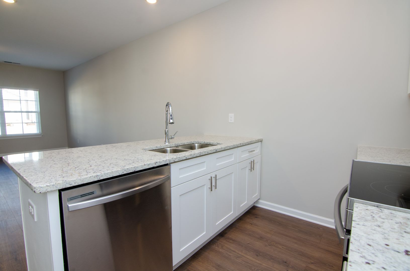 North Columbia Rental – photo 3
