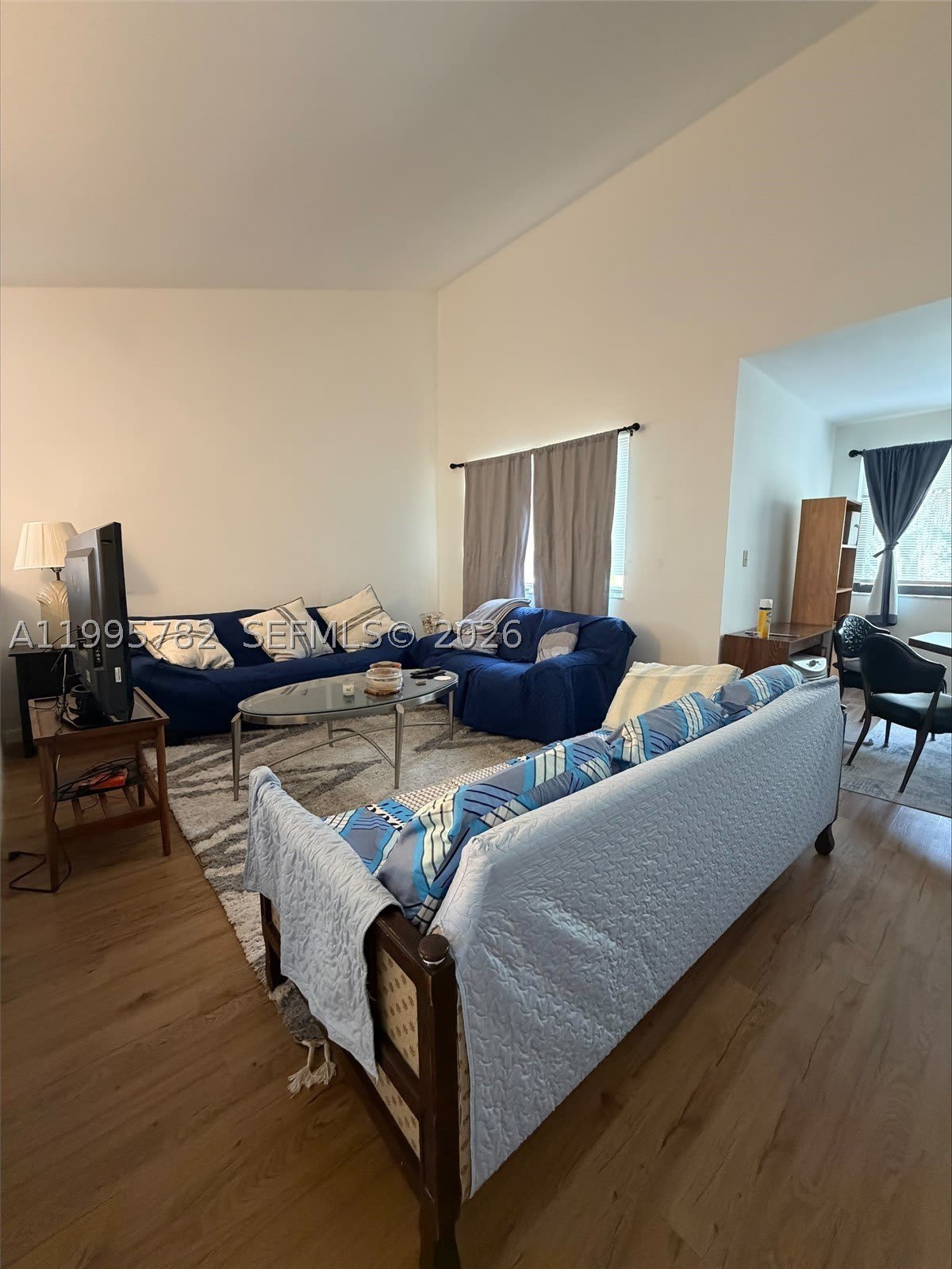 221 W Park Dr – photo 3