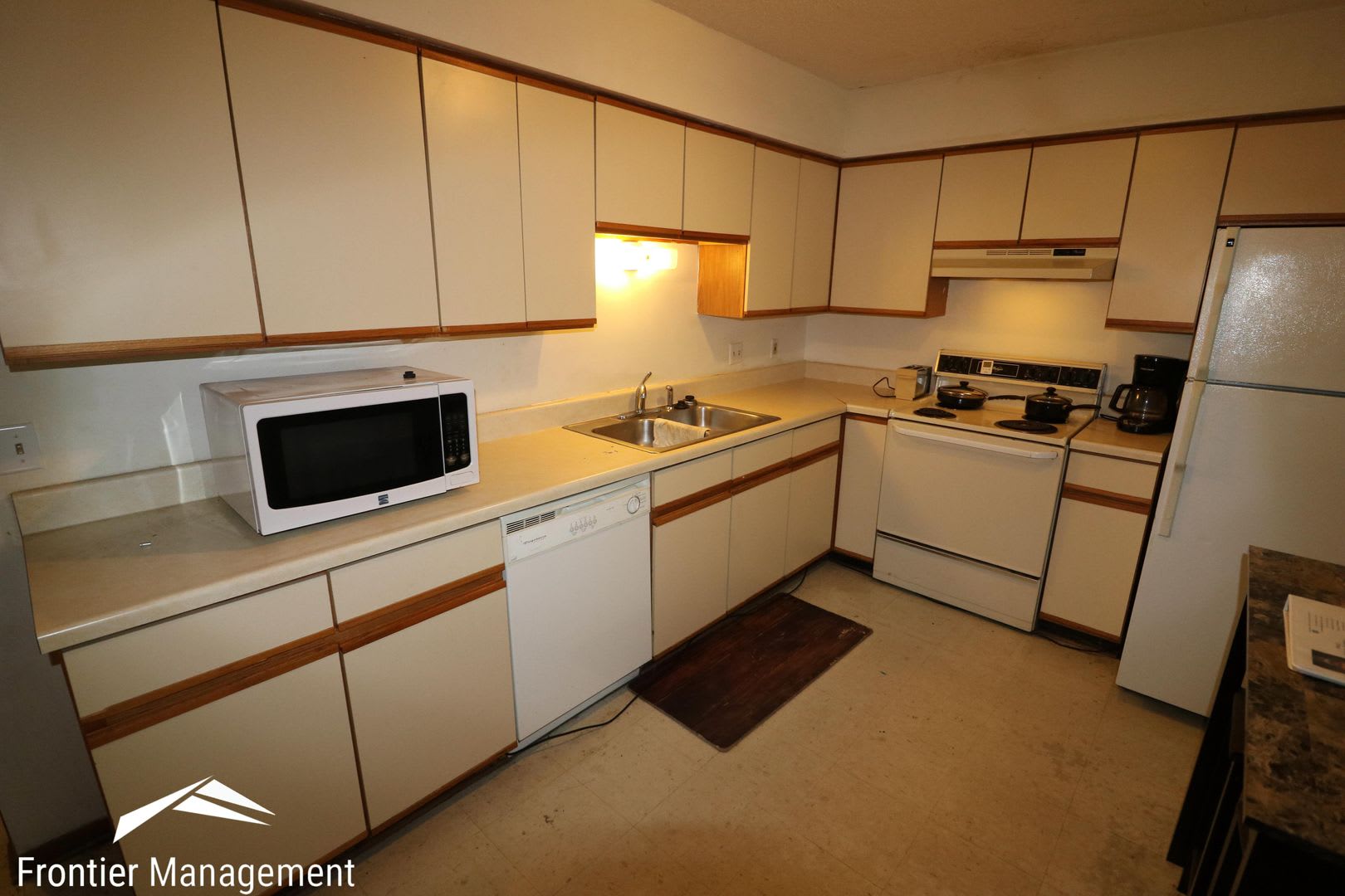 Spacious Brick Condo In A Great Location – photo 5