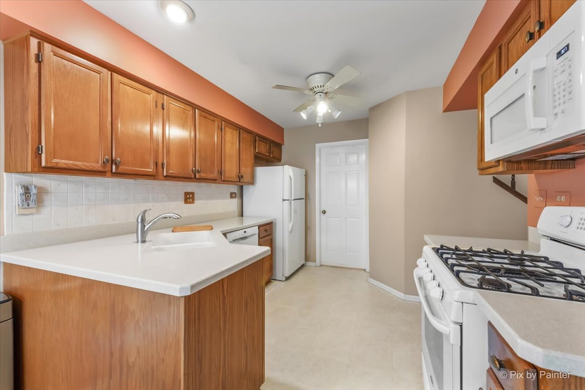 2106 Glasgow Ct – photo 3