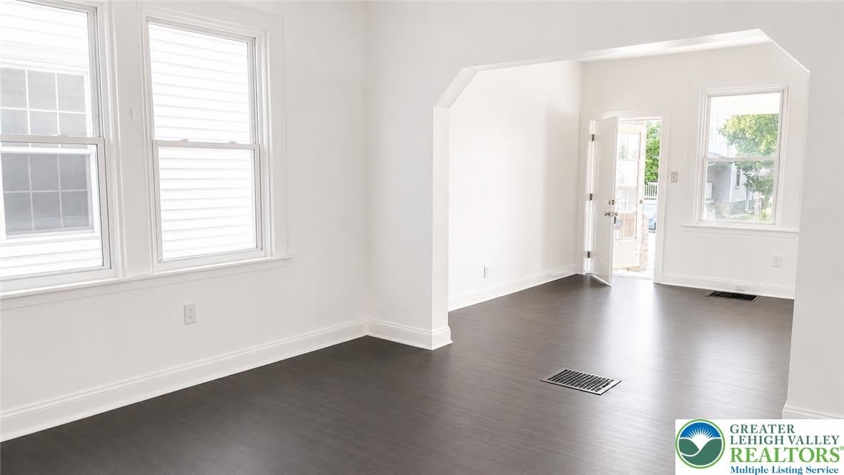 622 Locust – photo 4