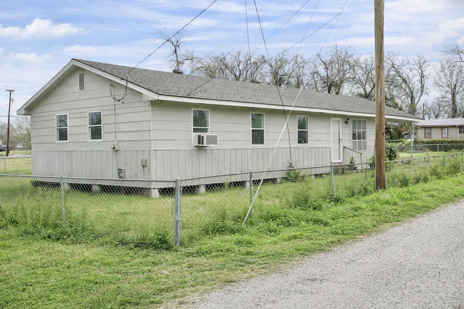 407 Nugier St – photo 4