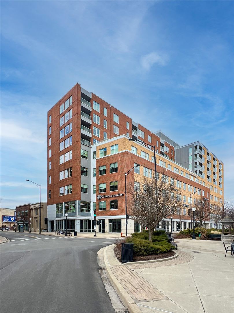 LARGE CUSTOM CONDO IN DOWNTOWN CHAMPAIGN – photo 3