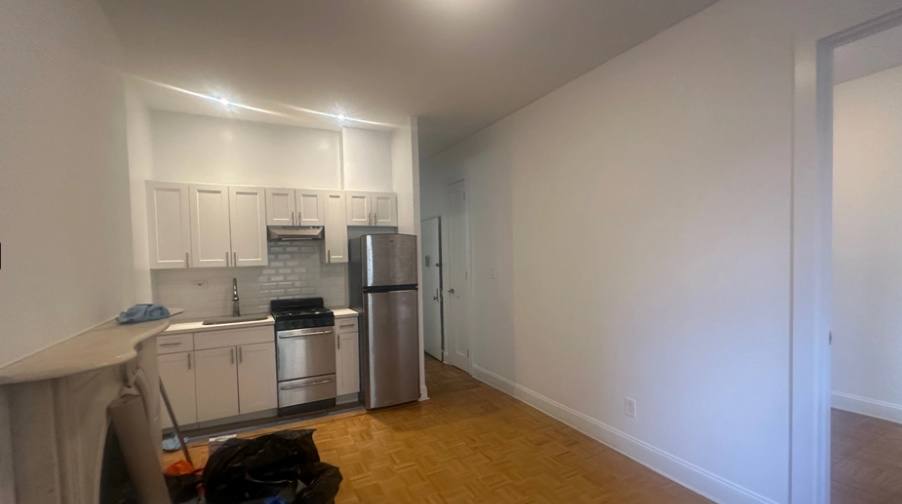 143 E 72nd St – photo 1