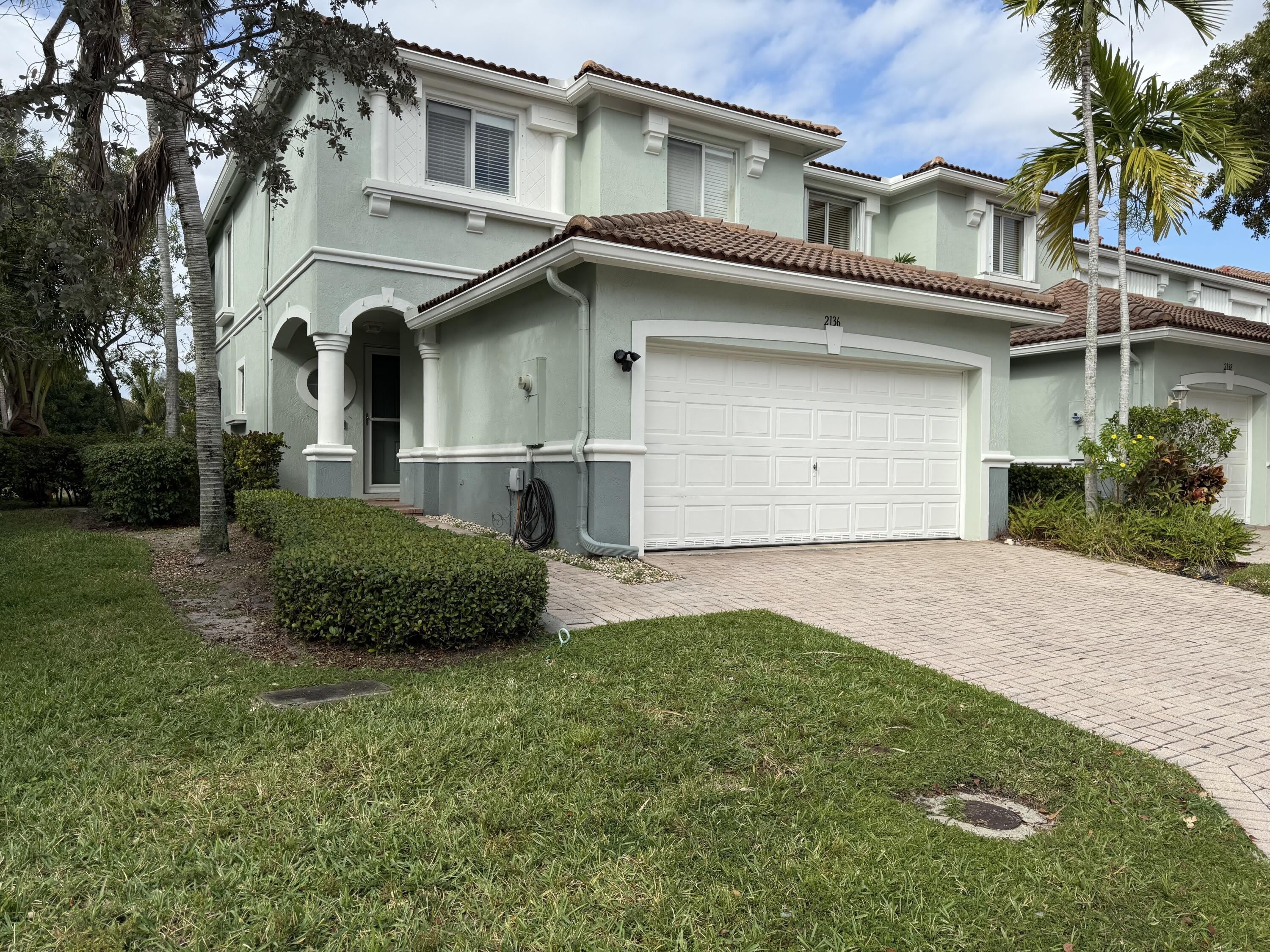 2136 Oakmont Drive – photo 1