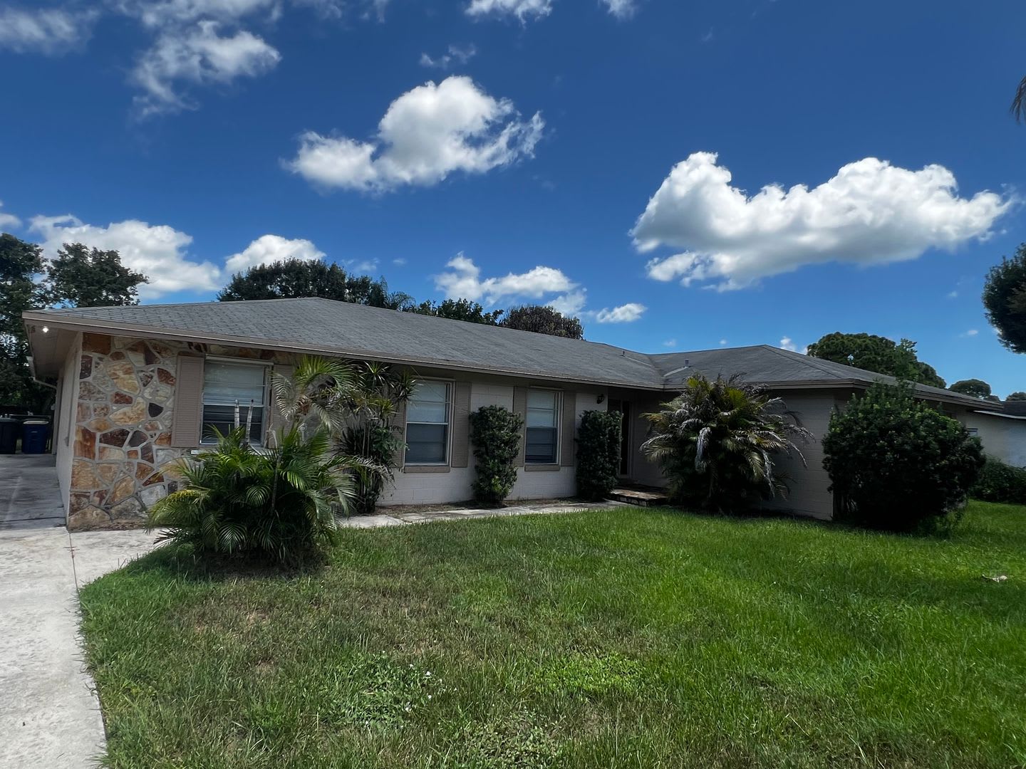 SPACIOUS 4 BEDROOM POOL HOME CONVENIENTLY LOCATED! – photo 4
