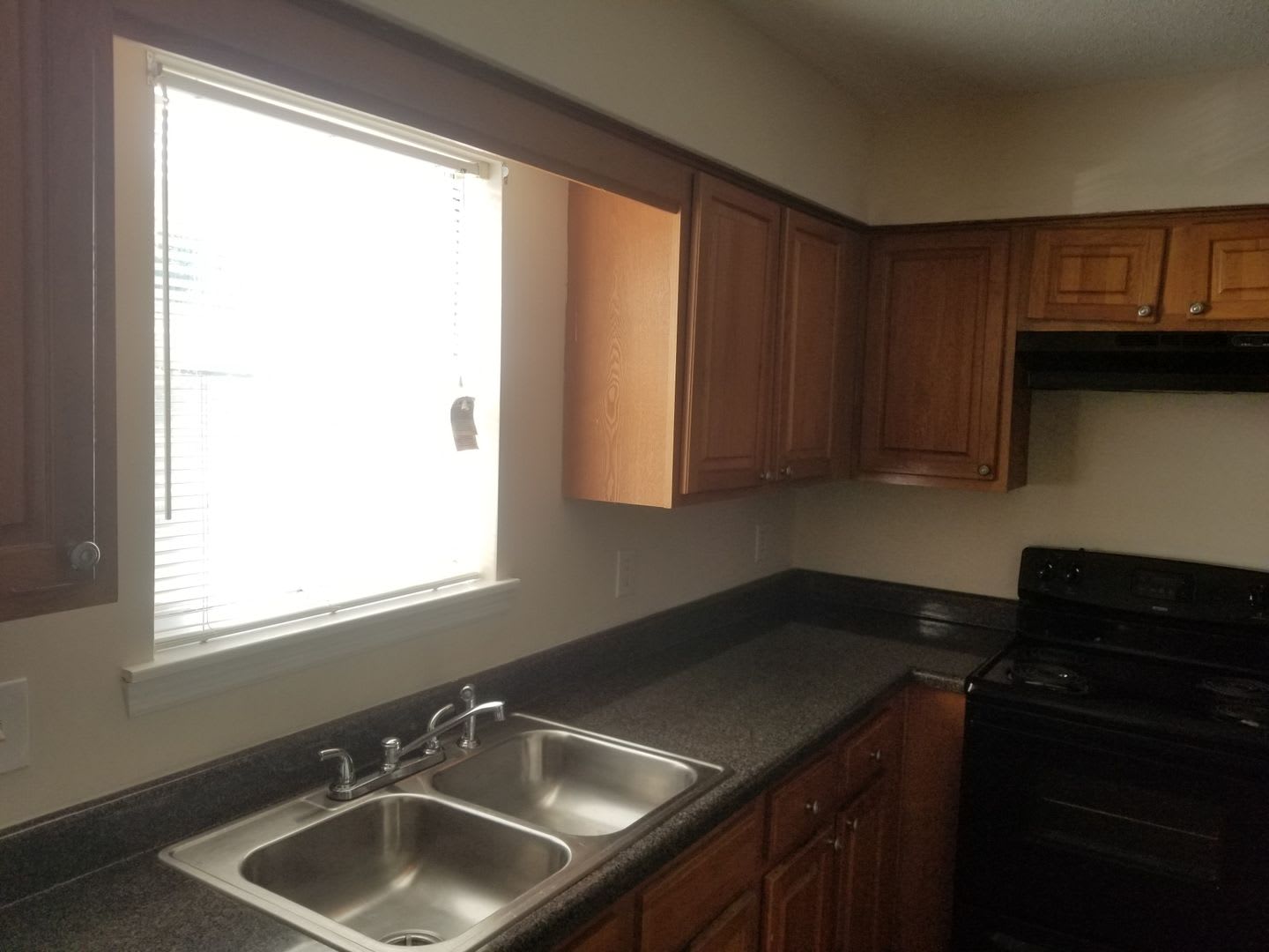 Spacious 3 Bedroom Townhome Section 8 Accepted – photo 5