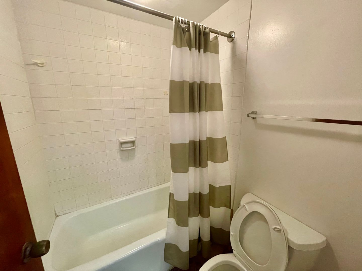 1Bedroom, 1 Bathroom Unit in Naniwa Gardens, Hawaii Kai, AVAILABLE Soon! – photo 4