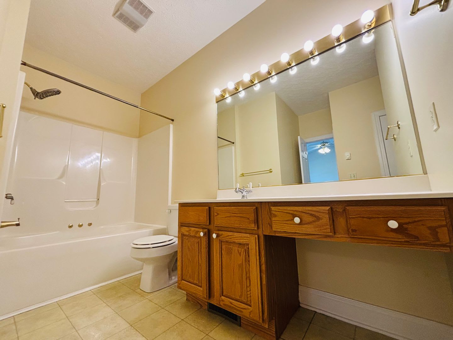 3 Bedroom 2 Bath Townhouse – photo 3
