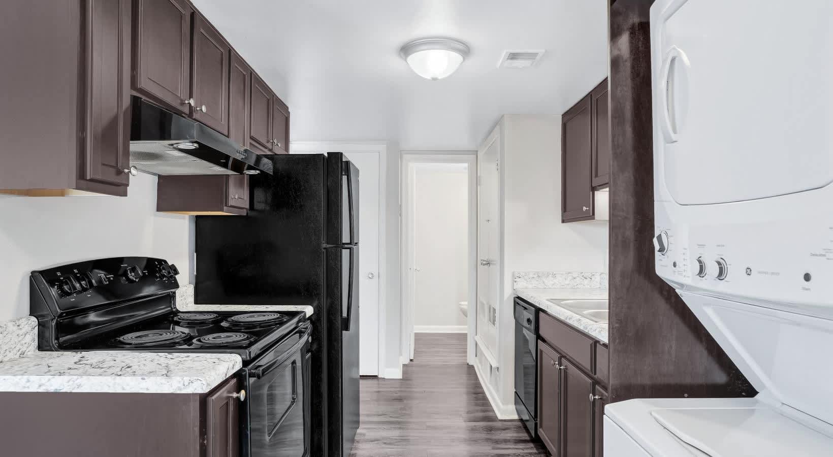 Lakeview Apartments & Townhomes – photo 4