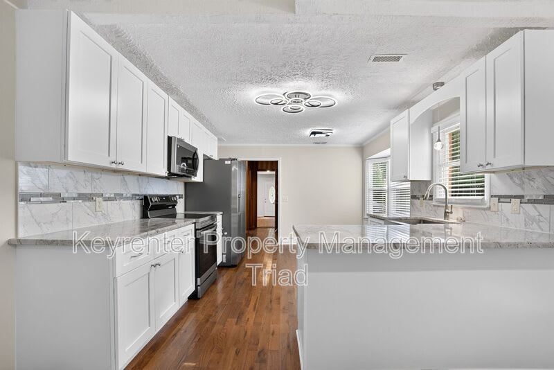 5108 Lakeshore Ct – photo 5