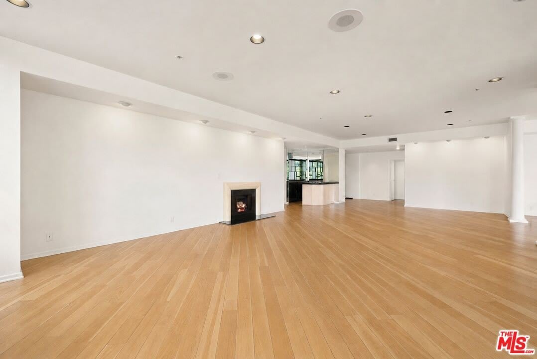 10430 Wilshire Blvd – photo 4