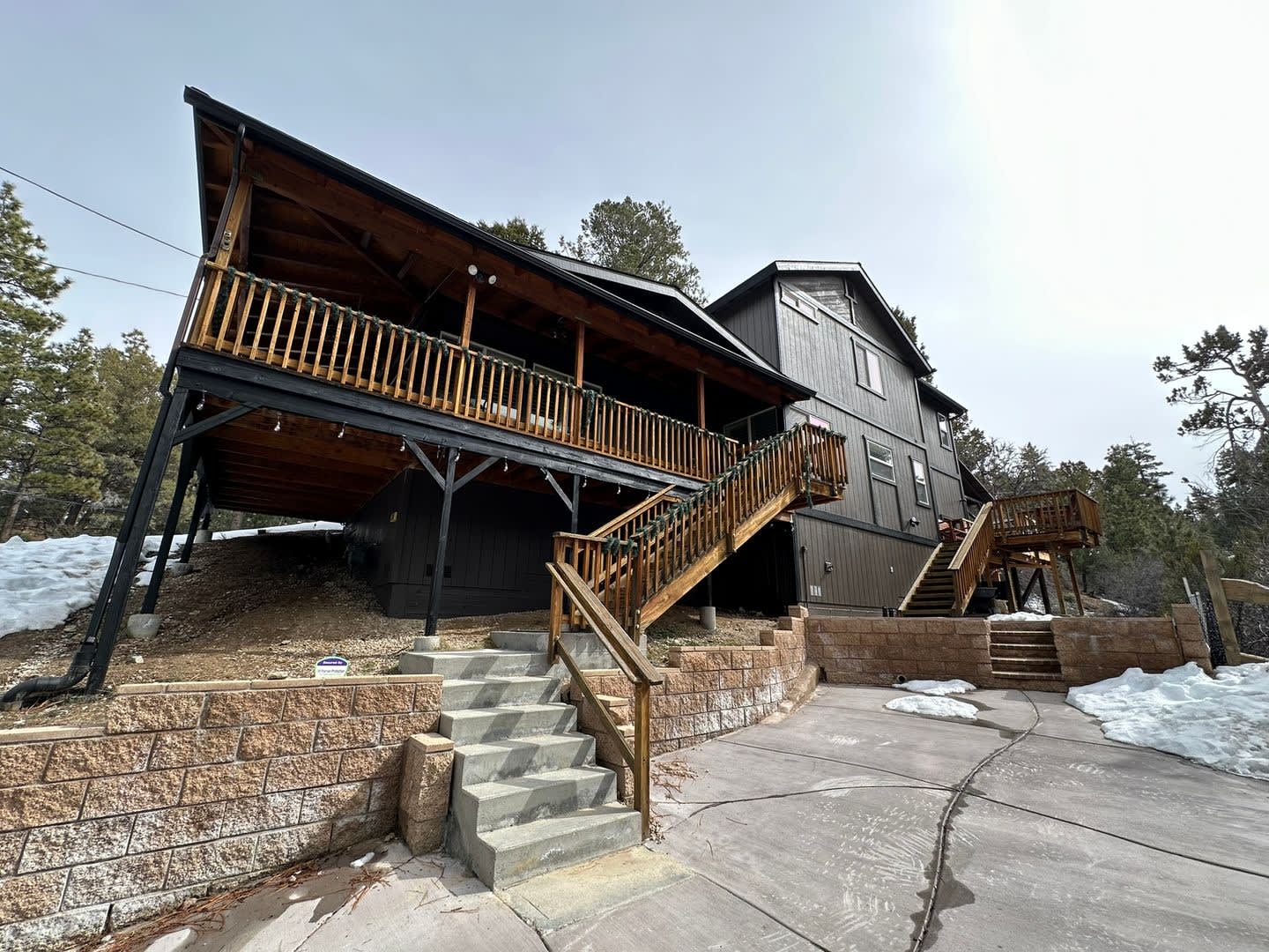 Gorgeous 3 Bed 2 5 Bath Cabin Style Home – photo 1