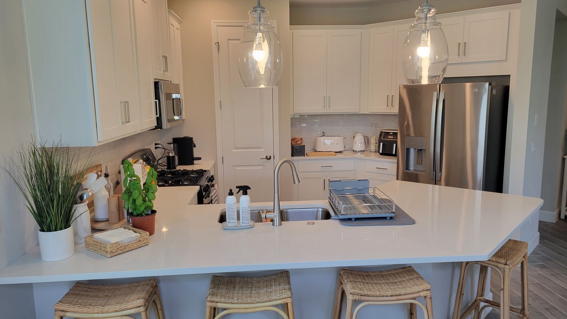 Seasonal/short term ONLY Almost brand new 3/4 SFH at Grandview community in Bradenton – photo 3