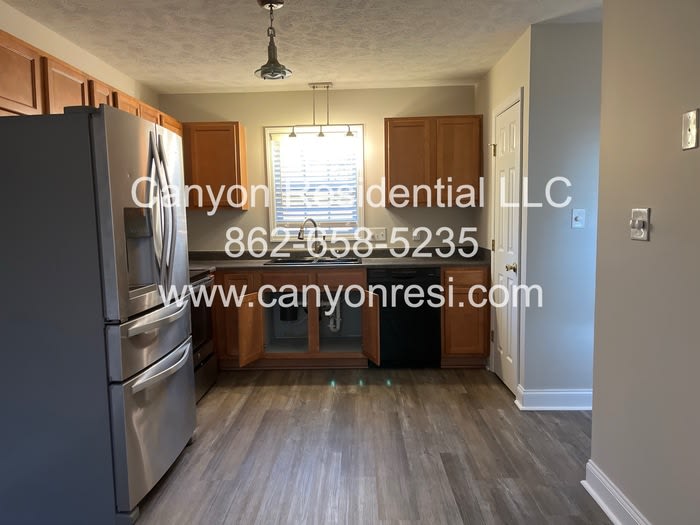 260 Sanford Court – photo 2