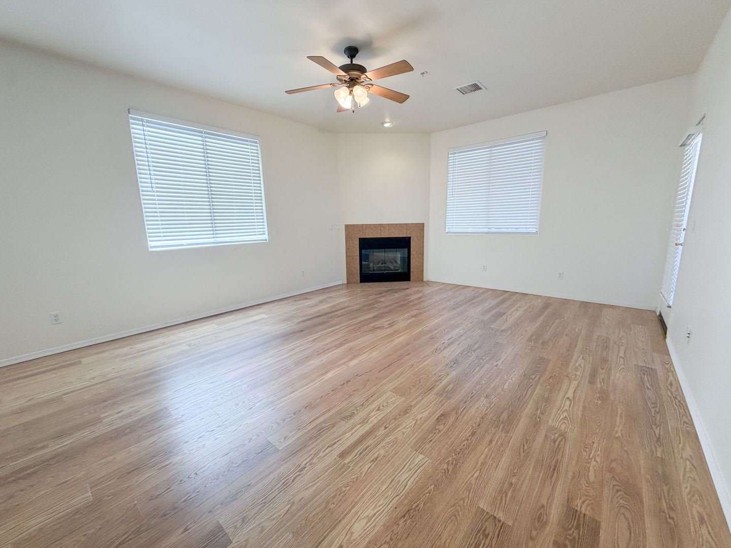 TOWNHOME – photo 3