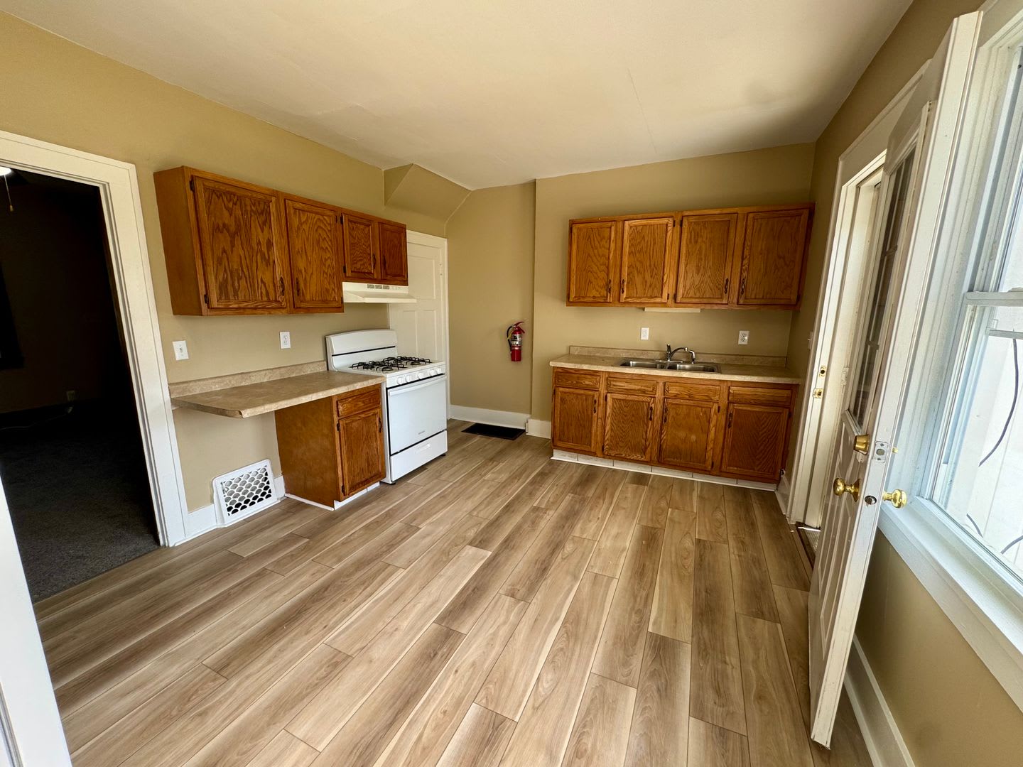 Updated 2BR Townhome Across from Stephens Park – photo 3