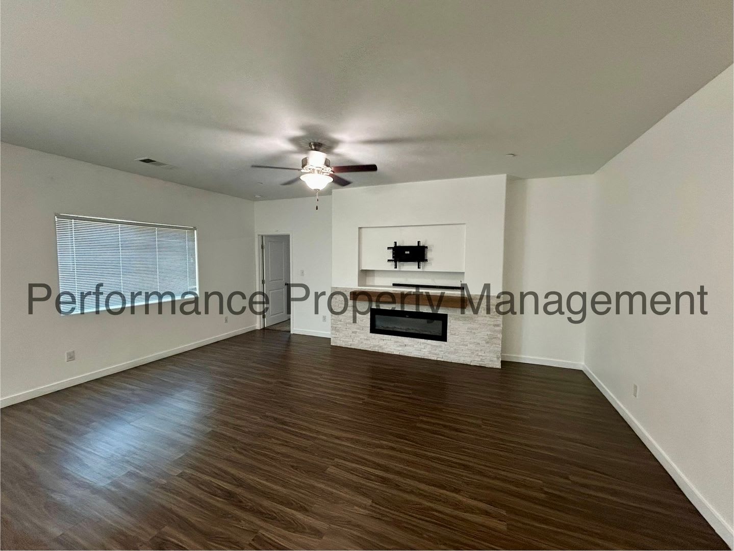 Stunning 3 Bed/2 Bath S Bakersfield Home w/ Solar, RBP & Security Deposit Alternative – photo 4