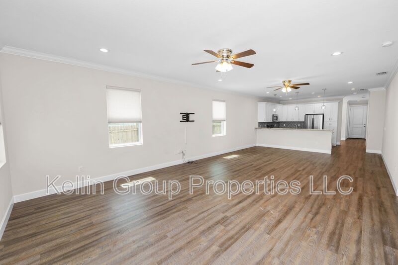3725 57TH AVE N – photo 2