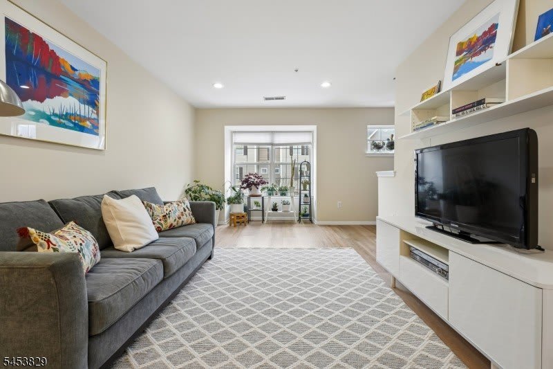 55 Greenbrook Dr – photo 2