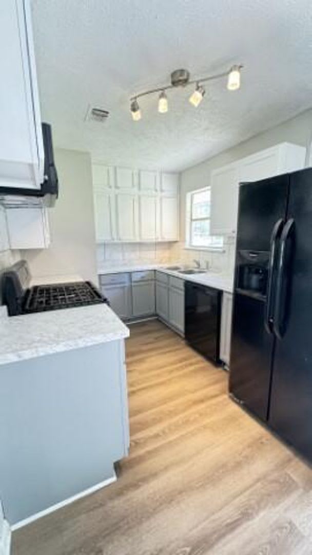 310 Parkview Ave. – photo 2