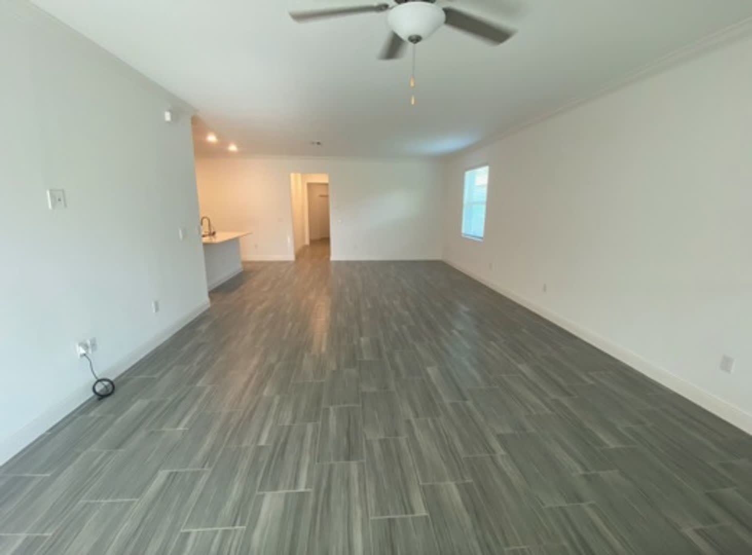 A Must See 3 Beds 2 Bths Villa Shows Like A House Modern Styling Open Layout Great Location And Loads Of Amenities – photo 5