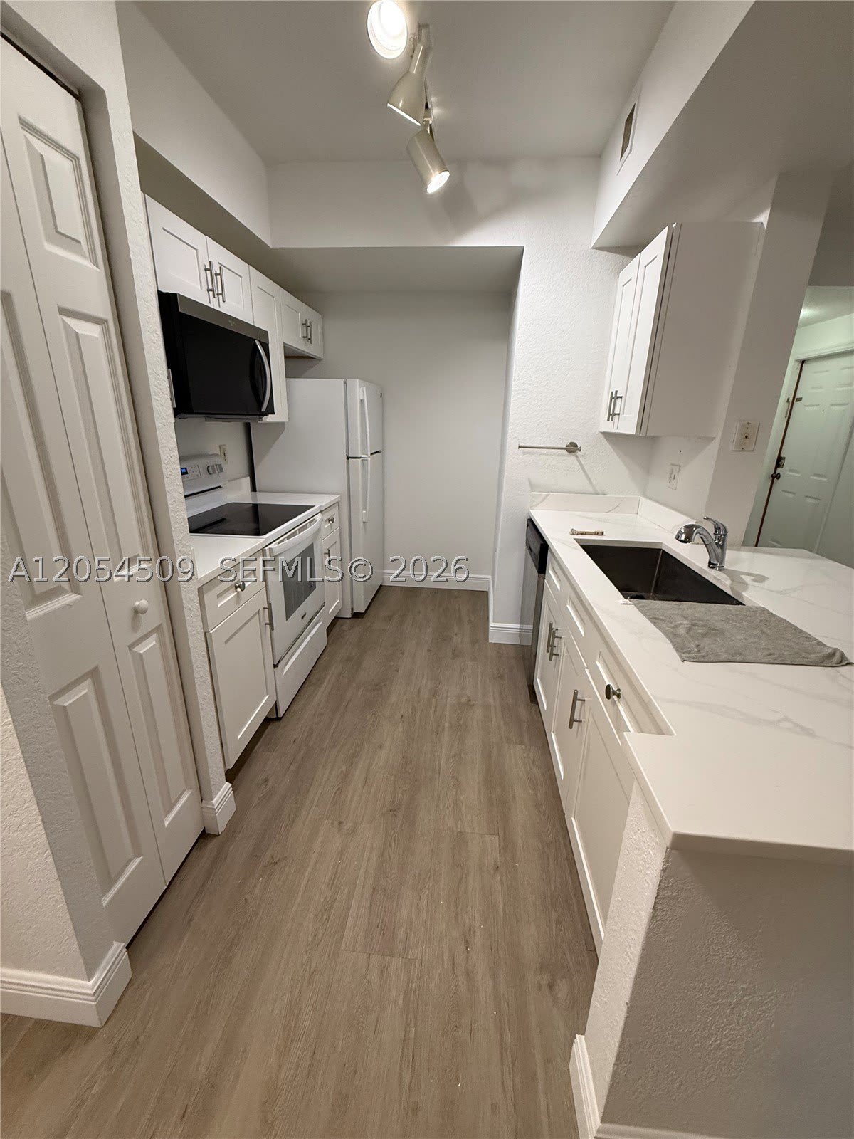 2500 Centergate Dr – photo 2