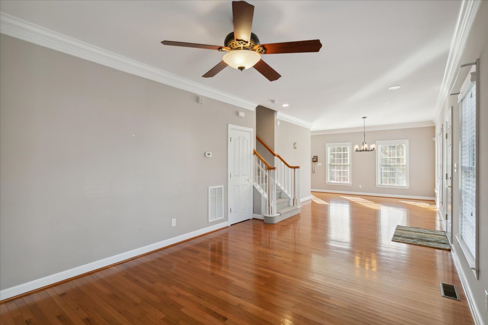 Spacious 3 Bedroom 3.5 Bath Townhome in Williamsburg! – photo 4