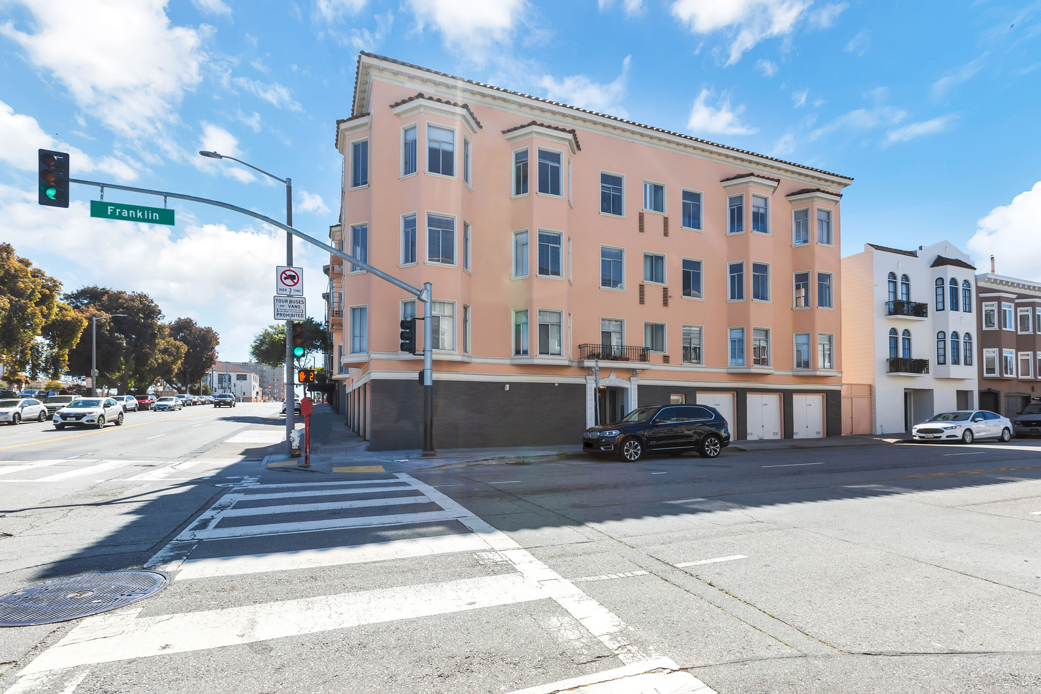 3150 Franklin Apartments – photo 4