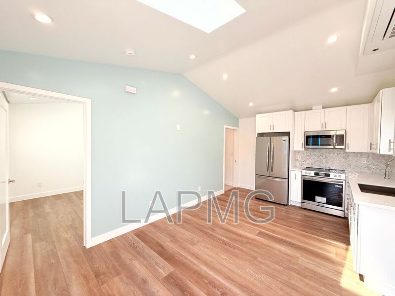 10837 Fellows Avenue – photo 3
