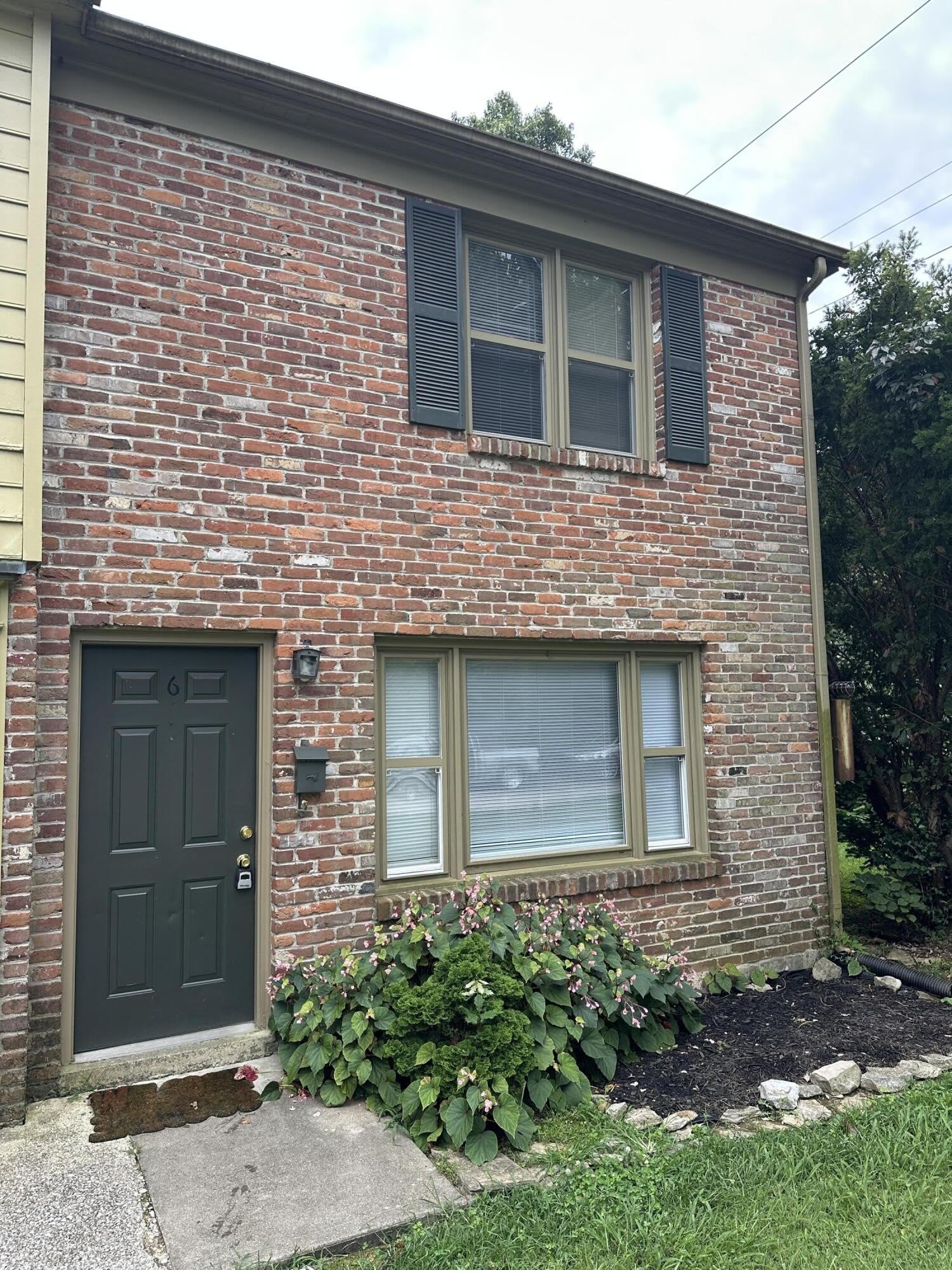 1104 Collins Lane – photo 3