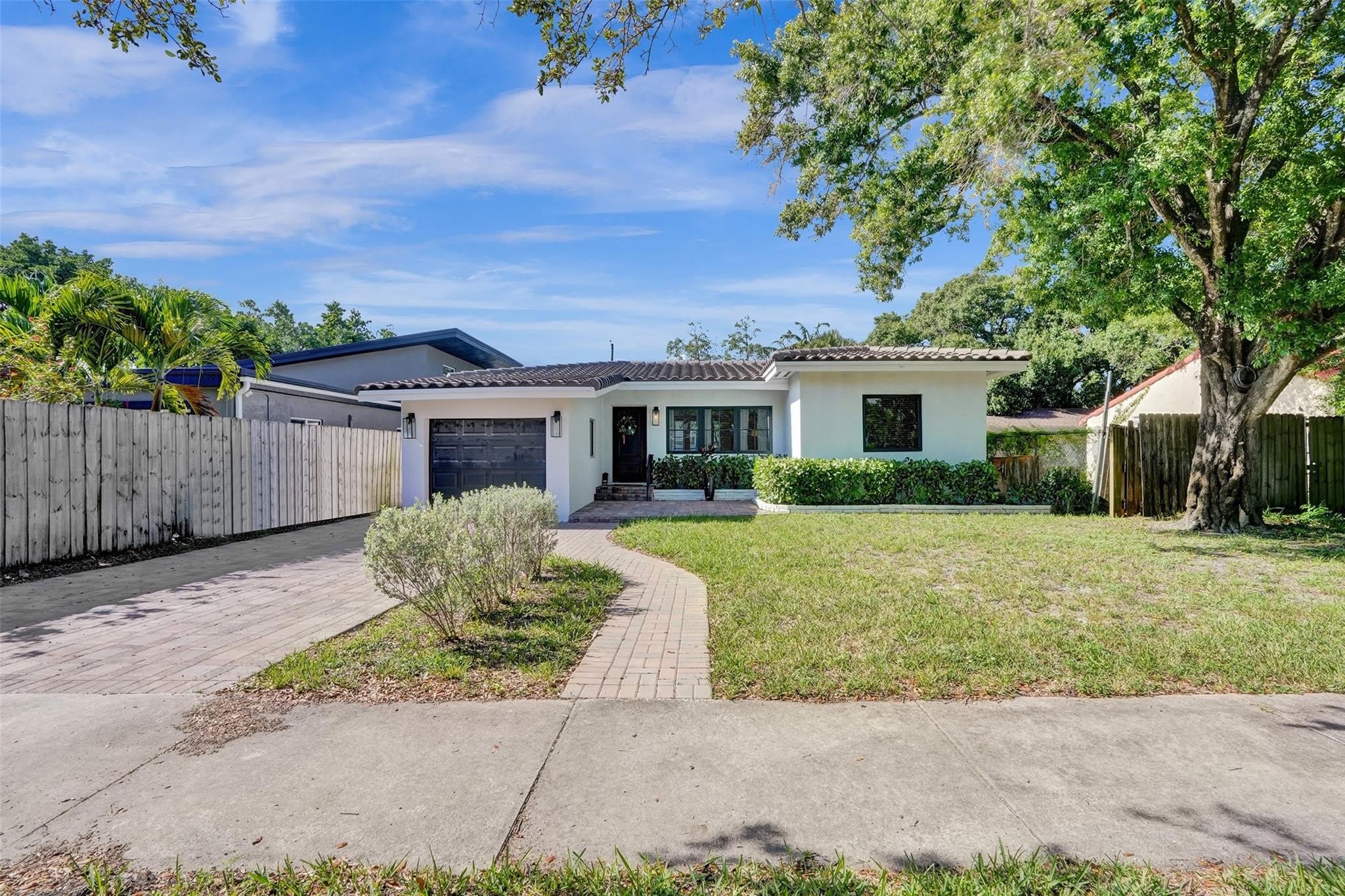 807 SW 18th Street – photo 1