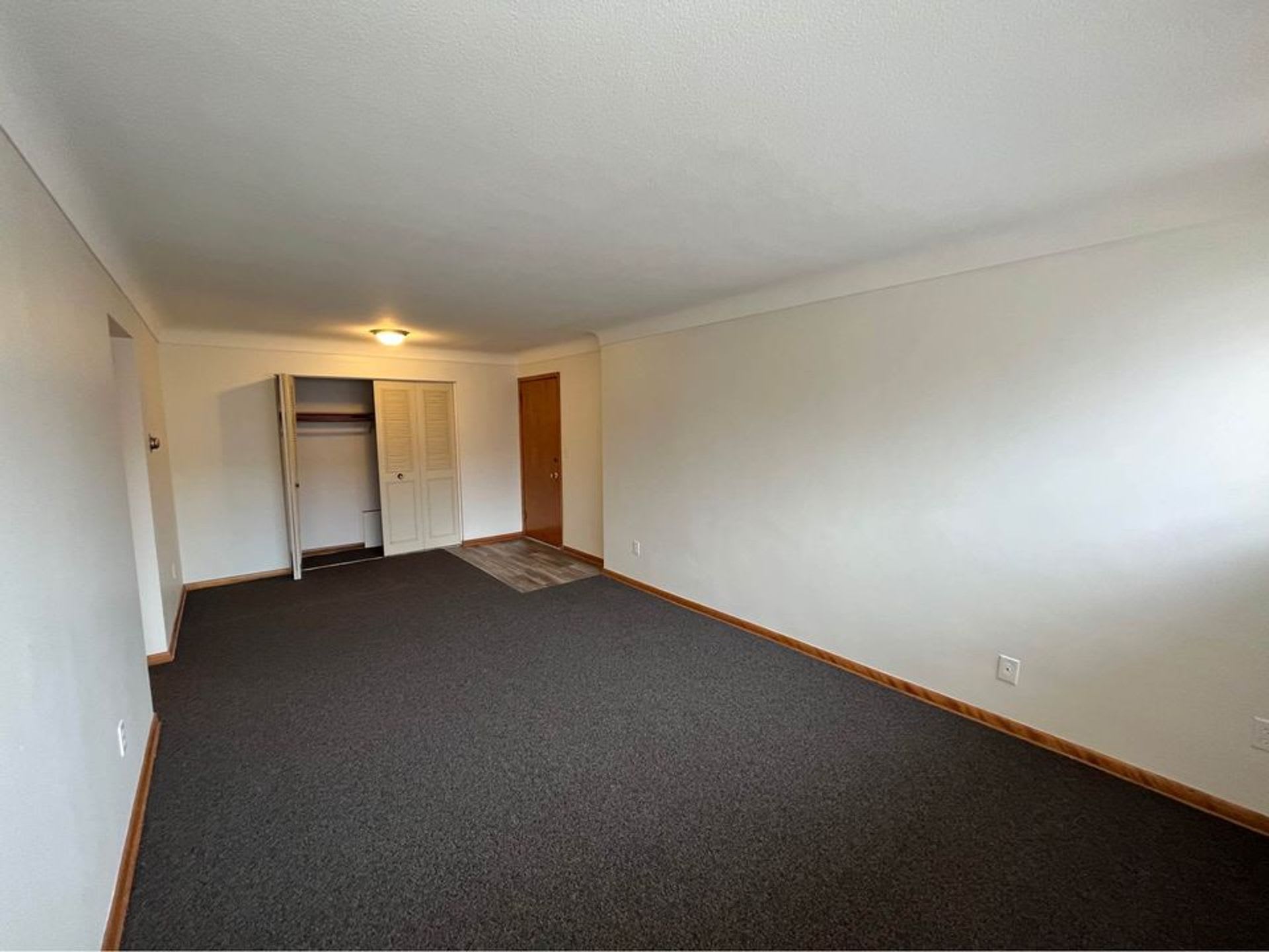 Phalen Apartments on Maryland! – photo 5
