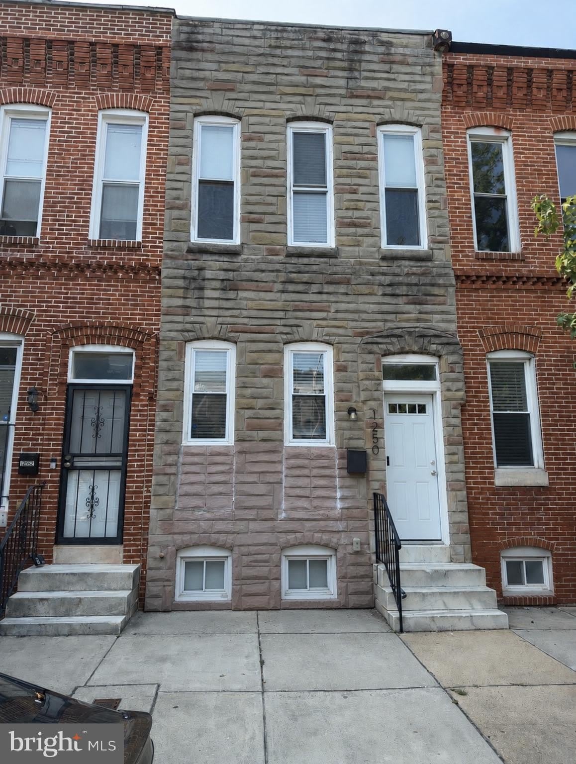 1250 JAMES Street – photo 1
