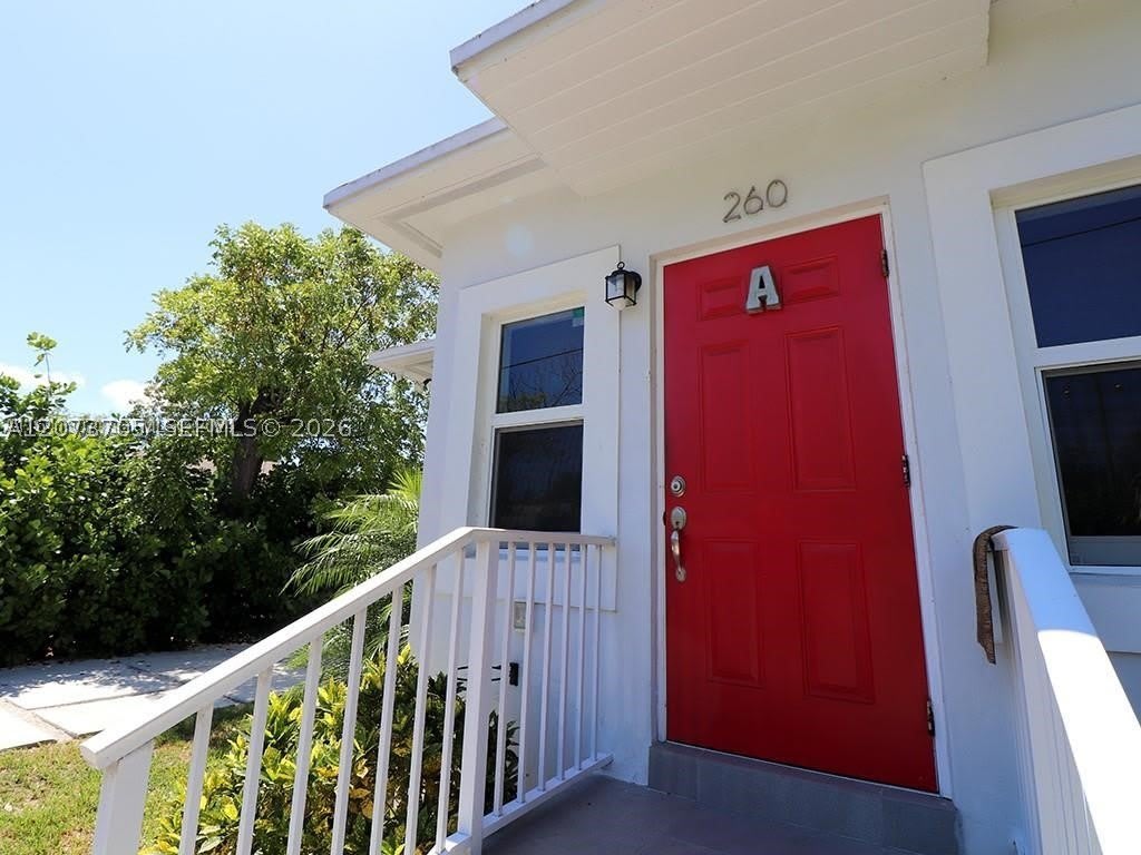 260 NW 40th St – photo 1