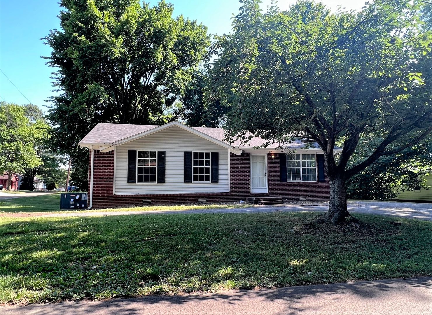 Charming Brick Home with Back Deck! – photo 1
