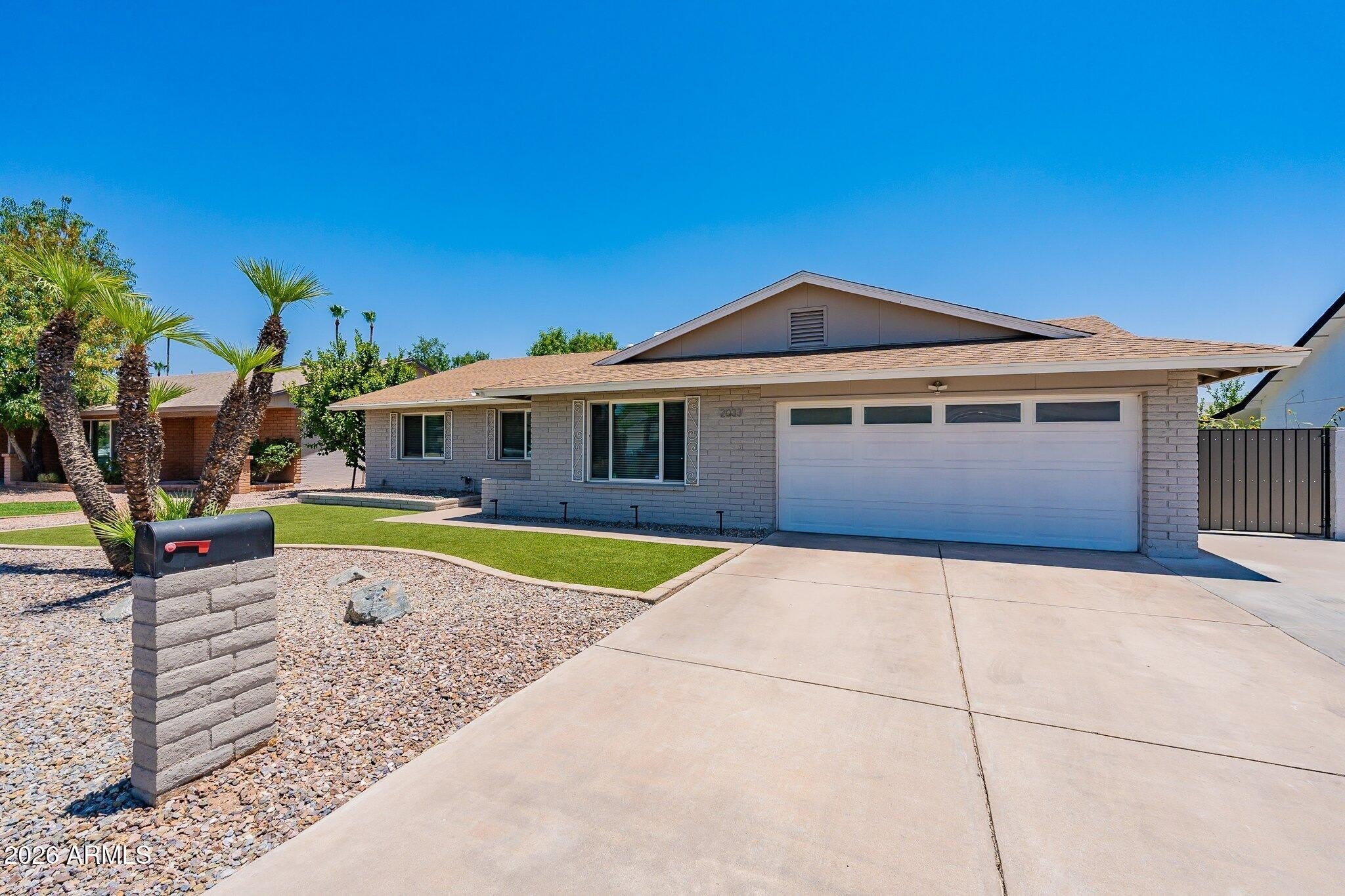 2033 E HARVARD Drive – photo 2