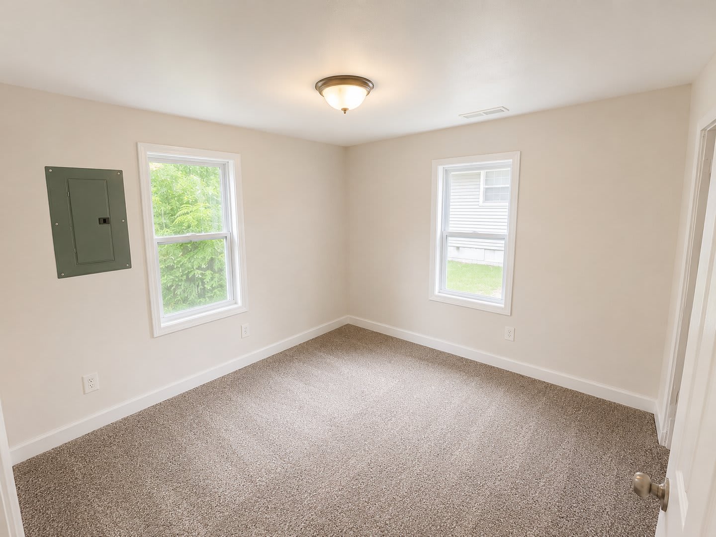 For Lease – photo 2