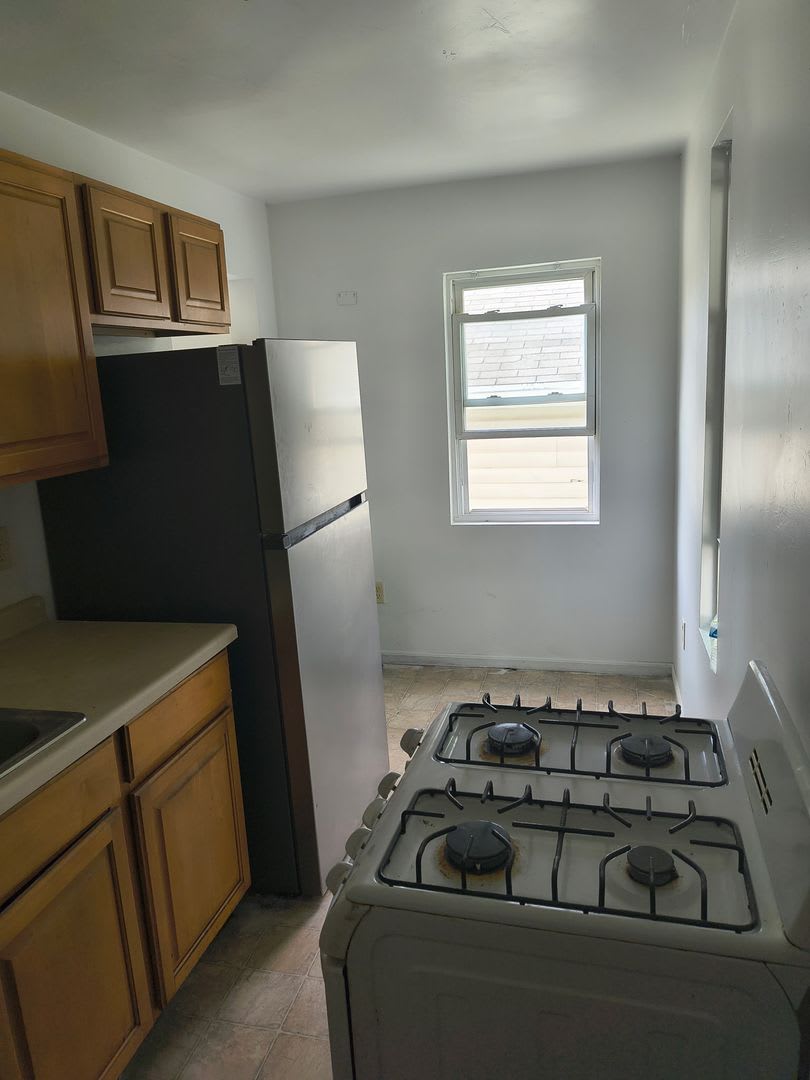 106 S Clay St Two Bedroom Unit – photo 5