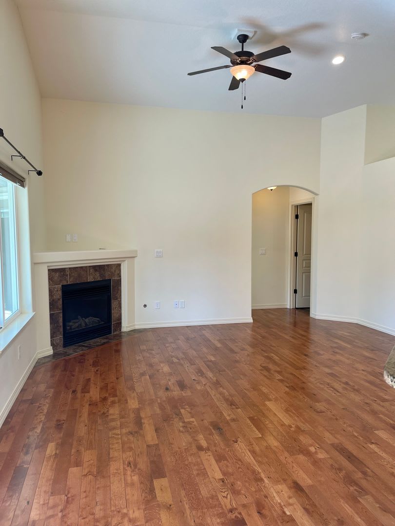 Live In Luxury with Vaulted Ceilings, Granite Countertops, and a Gas Fireplace! – photo 5