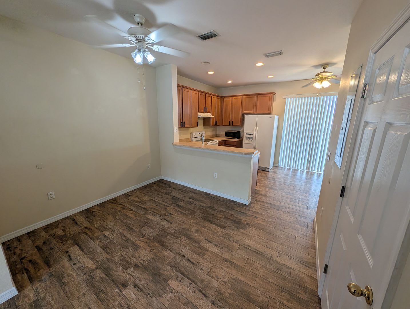 For Rent- 2 Bed 2 And – photo 4