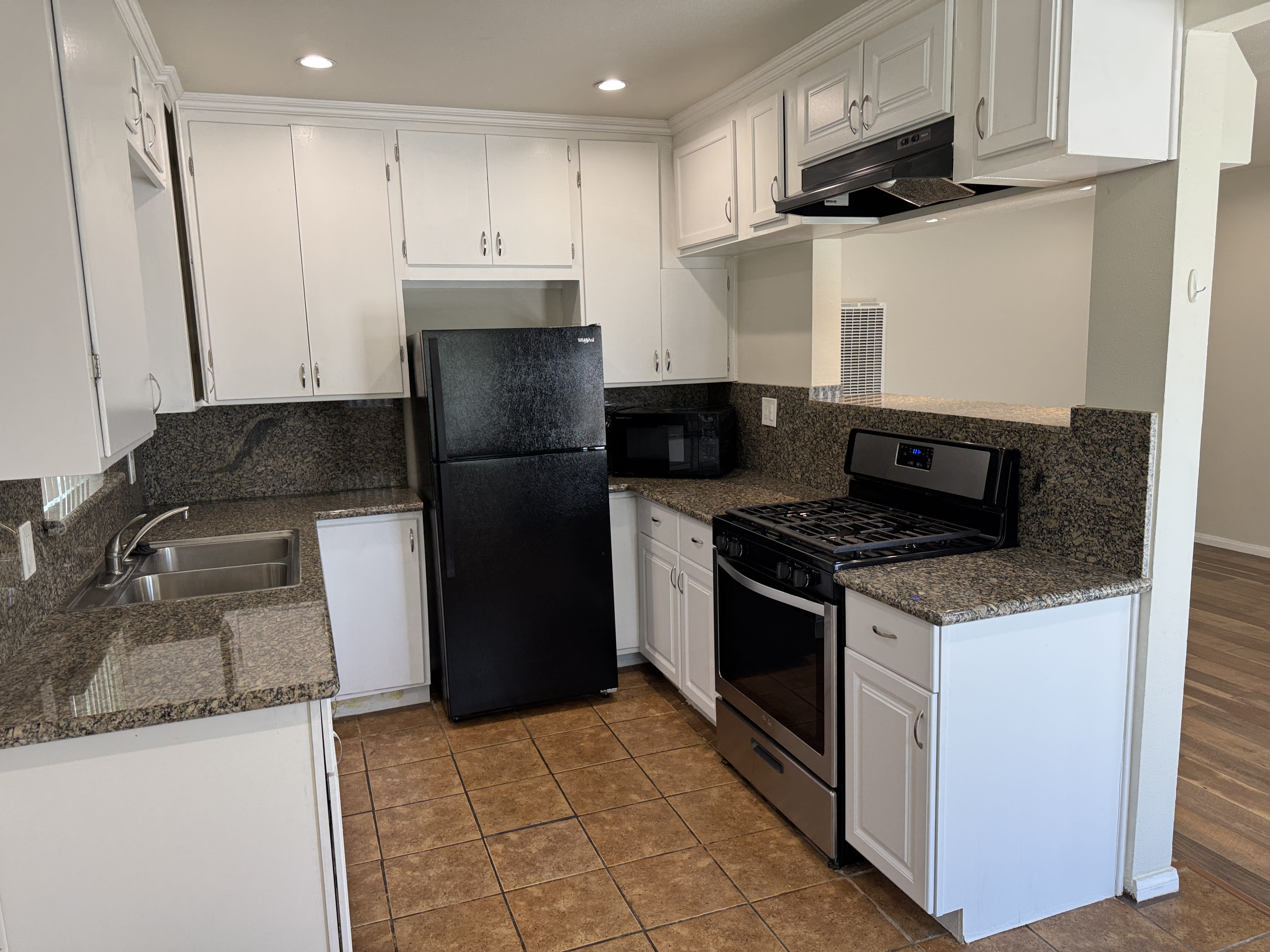 24449 University Ave – photo 3